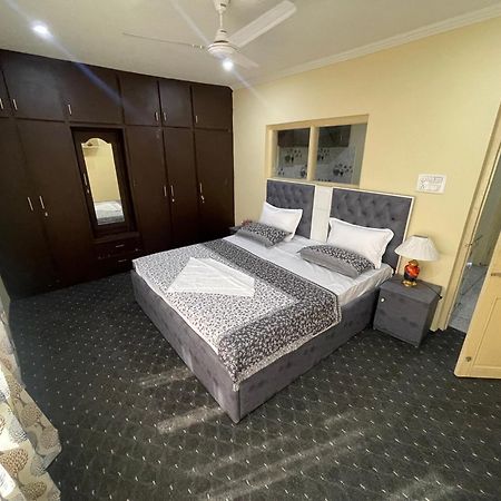 Khwaab Gah By The Khayabaan-Homestay Apartments Fully Furnished With Functional Kitchen, Wifi & Parking In City Centre Srīnagar Buitenkant foto