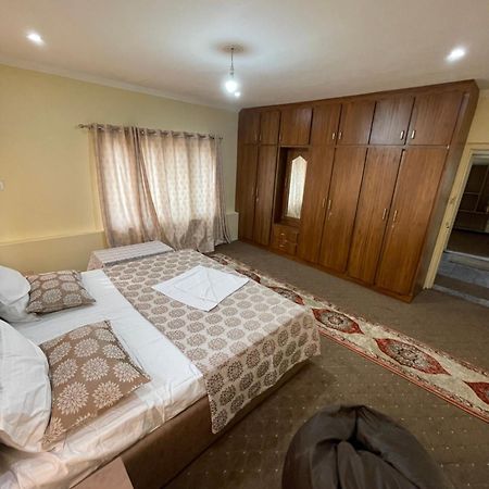 Khwaab Gah By The Khayabaan-Homestay Apartments Fully Furnished With Functional Kitchen, Wifi & Parking In City Centre Srīnagar Buitenkant foto