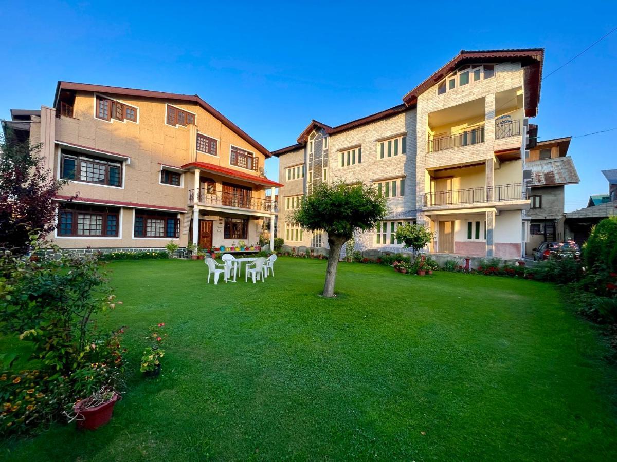 Khwaab Gah By The Khayabaan-Homestay Apartments Fully Furnished With Functional Kitchen, Wifi & Parking In City Centre Srīnagar Buitenkant foto