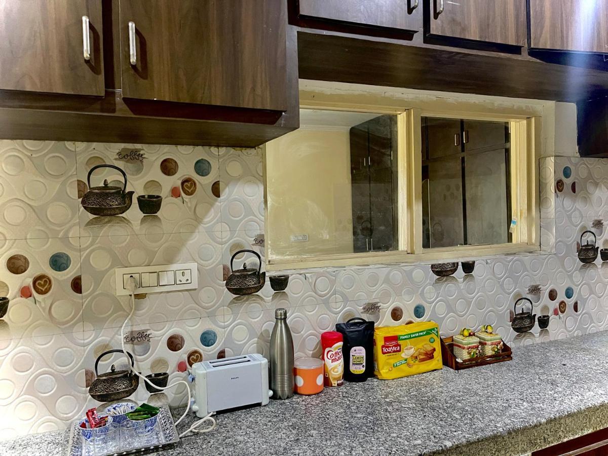 Khwaab Gah By The Khayabaan-Homestay Apartments Fully Furnished With Functional Kitchen, Wifi & Parking In City Centre Srīnagar Buitenkant foto
