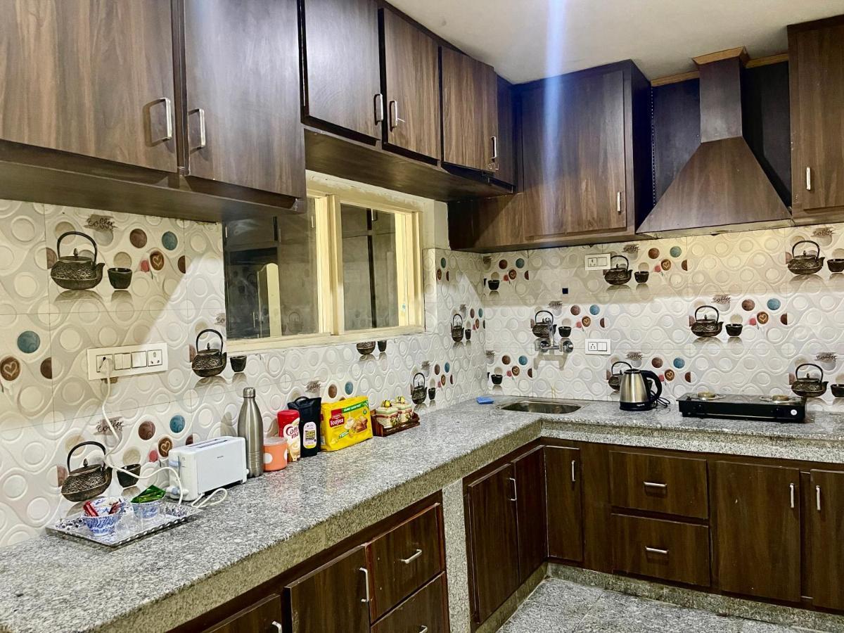 Khwaab Gah By The Khayabaan-Homestay Apartments Fully Furnished With Functional Kitchen, Wifi & Parking In City Centre Srīnagar Buitenkant foto