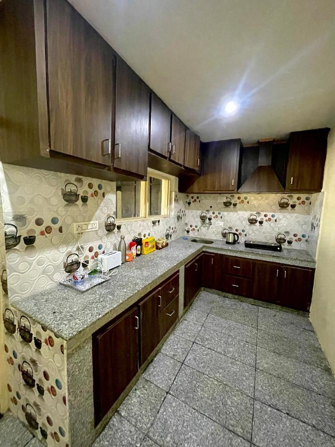Khwaab Gah By The Khayabaan-Homestay Apartments Fully Furnished With Functional Kitchen, Wifi & Parking In City Centre Srīnagar Buitenkant foto
