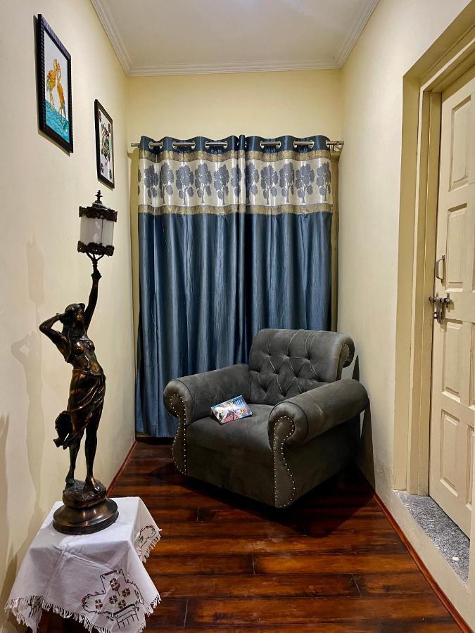 Khwaab Gah By The Khayabaan-Homestay Apartments Fully Furnished With Functional Kitchen, Wifi & Parking In City Centre Srīnagar Buitenkant foto