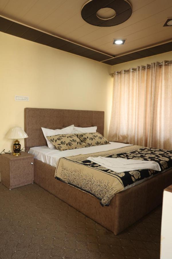 Khwaab Gah By The Khayabaan-Homestay Apartments Fully Furnished With Functional Kitchen, Wifi & Parking In City Centre Srīnagar Buitenkant foto