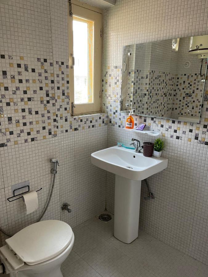 Khwaab Gah By The Khayabaan-Homestay Apartments Fully Furnished With Functional Kitchen, Wifi & Parking In City Centre Srīnagar Kamer foto