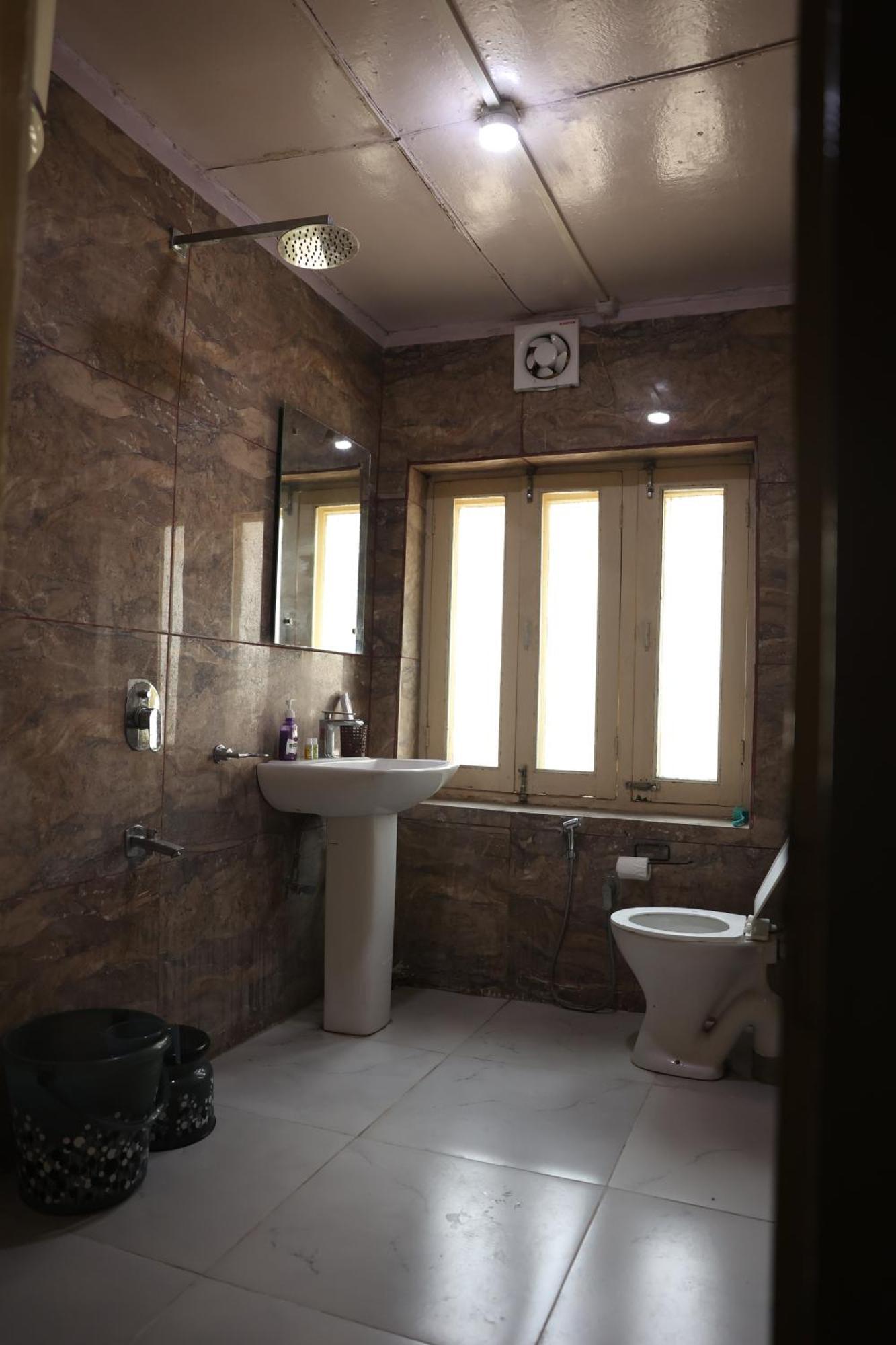 Khwaab Gah By The Khayabaan-Homestay Apartments Fully Furnished With Functional Kitchen, Wifi & Parking In City Centre Srīnagar Buitenkant foto
