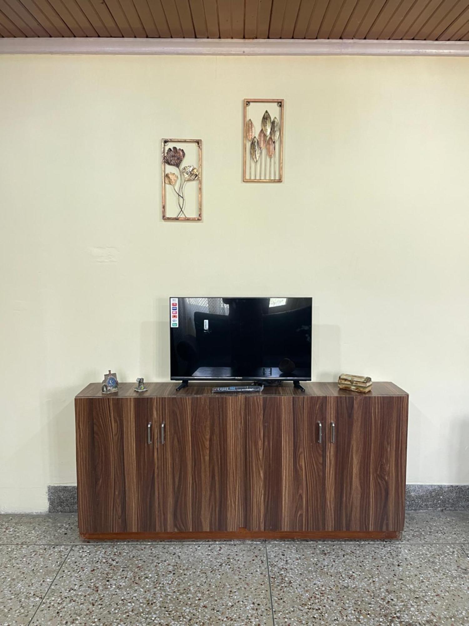 Khwaab Gah By The Khayabaan-Homestay Apartments Fully Furnished With Functional Kitchen, Wifi & Parking In City Centre Srīnagar Buitenkant foto