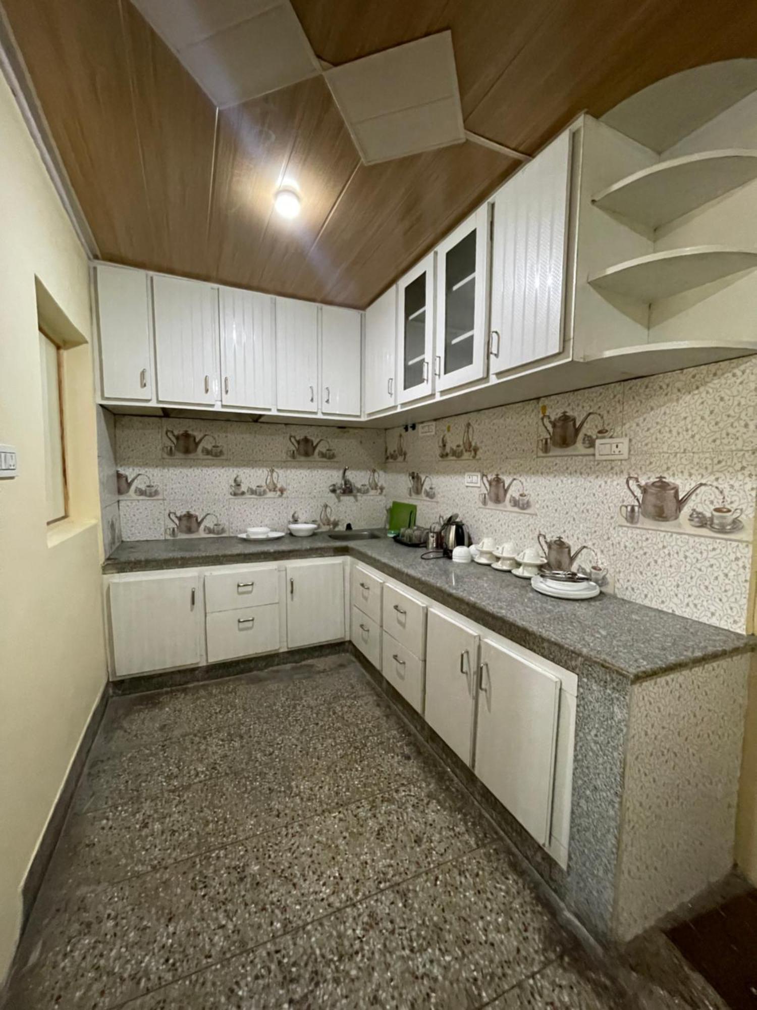 Khwaab Gah By The Khayabaan-Homestay Apartments Fully Furnished With Functional Kitchen, Wifi & Parking In City Centre Srīnagar Buitenkant foto
