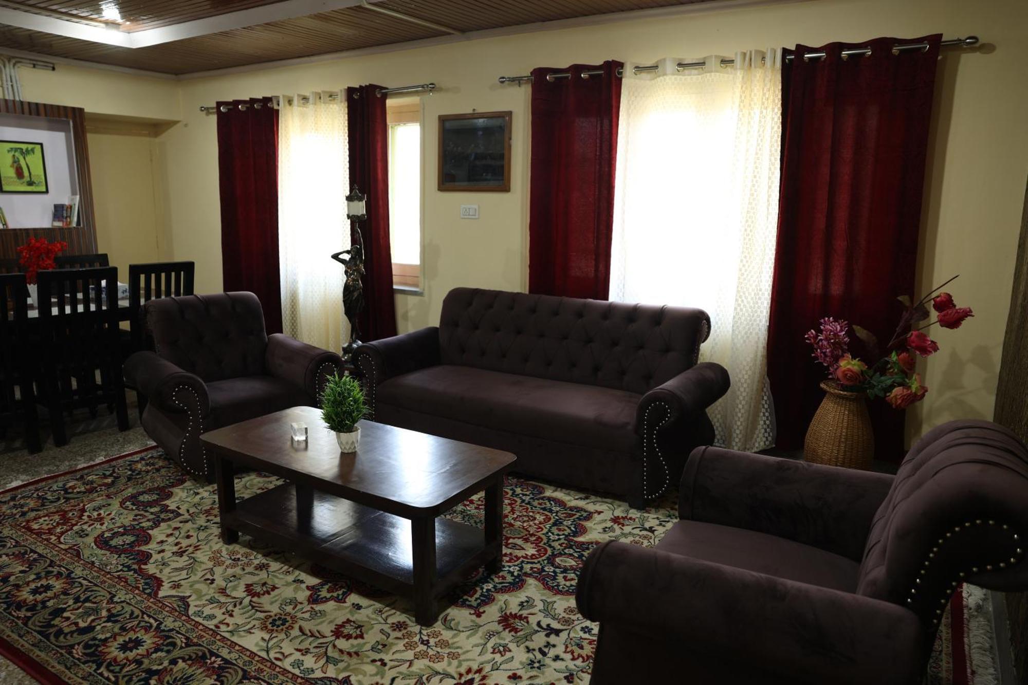 Khwaab Gah By The Khayabaan-Homestay Apartments Fully Furnished With Functional Kitchen, Wifi & Parking In City Centre Srīnagar Buitenkant foto