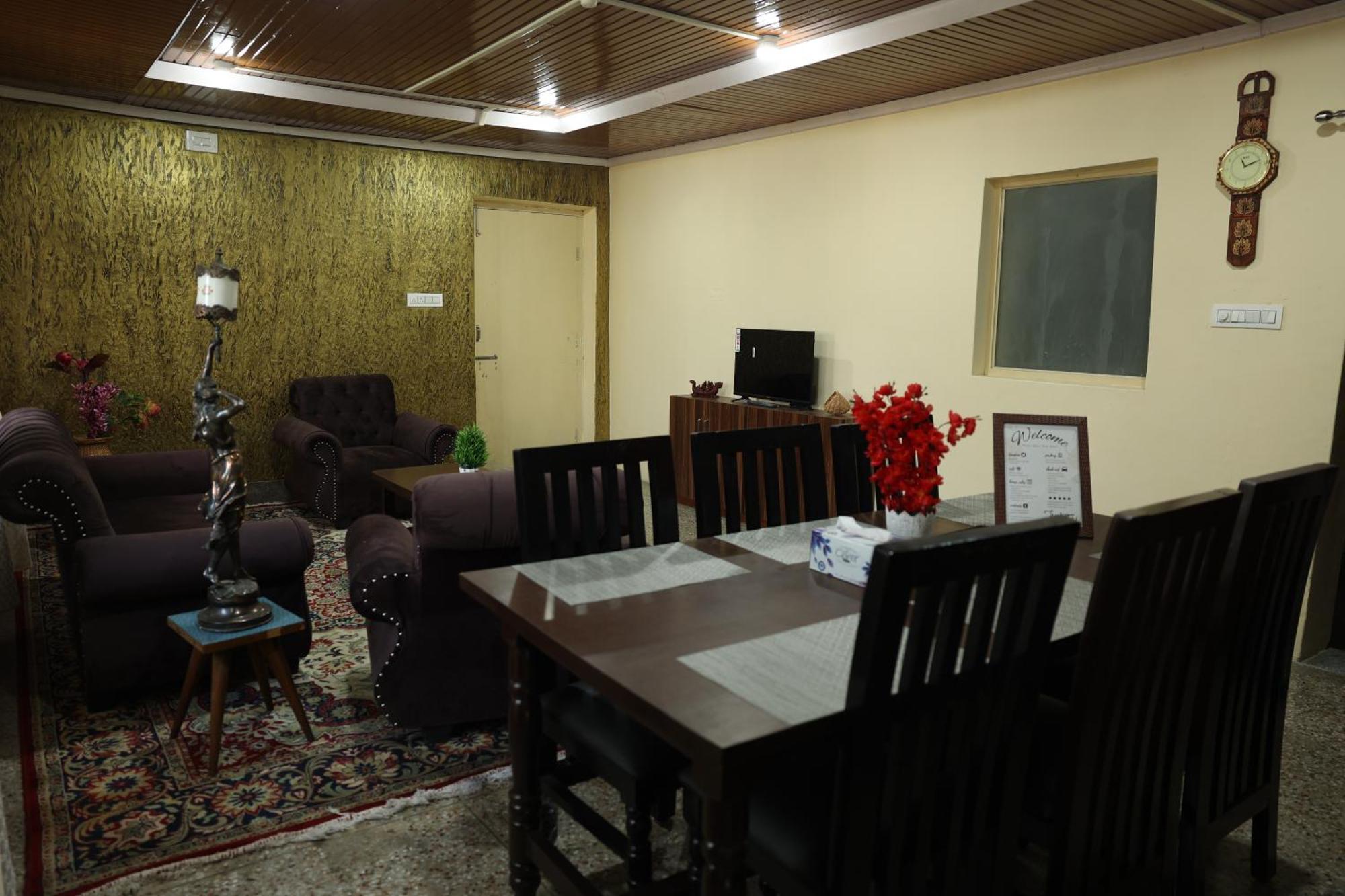 Khwaab Gah By The Khayabaan-Homestay Apartments Fully Furnished With Functional Kitchen, Wifi & Parking In City Centre Srīnagar Buitenkant foto