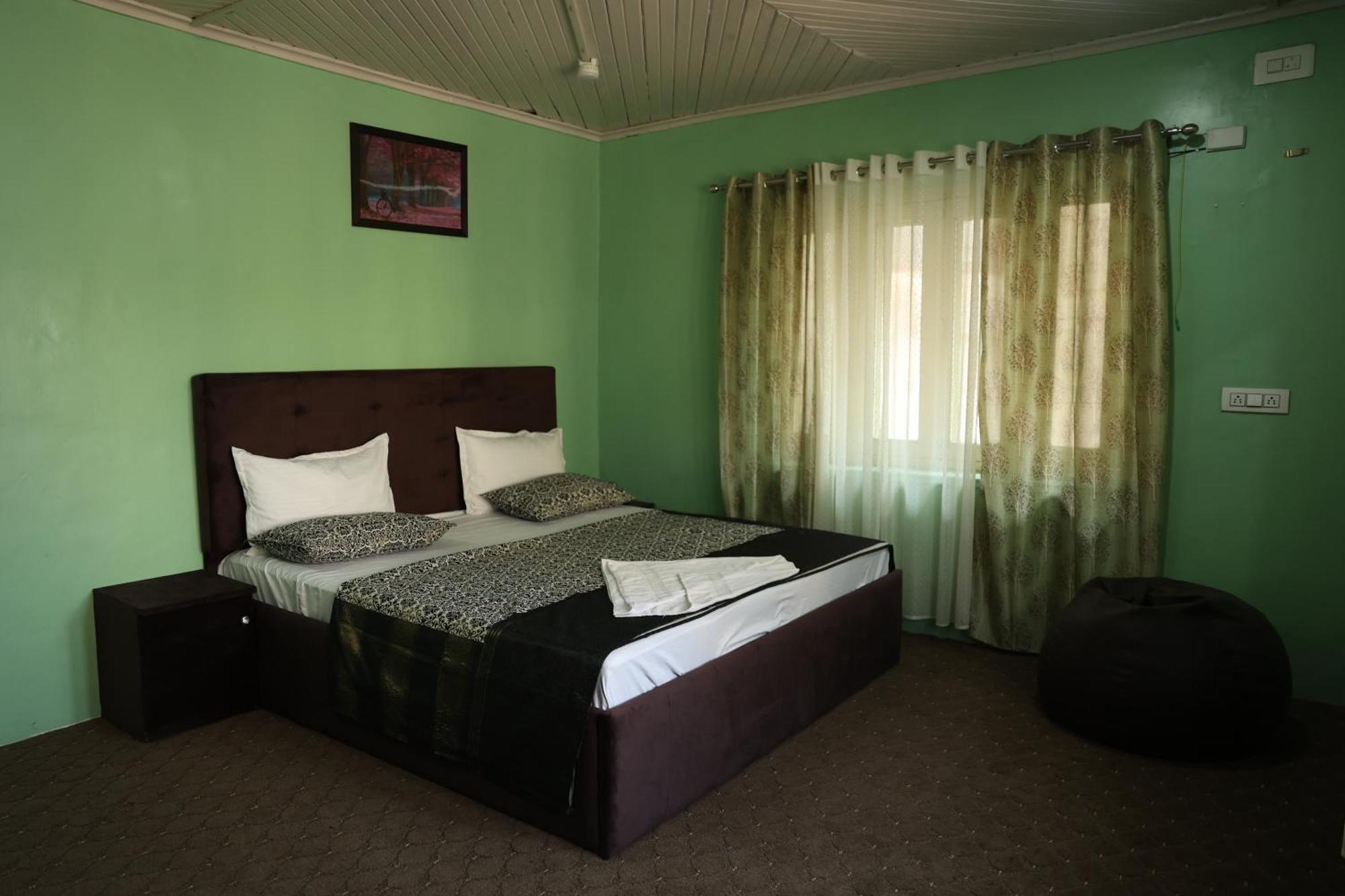 Khwaab Gah By The Khayabaan-Homestay Apartments Fully Furnished With Functional Kitchen, Wifi & Parking In City Centre Srīnagar Buitenkant foto