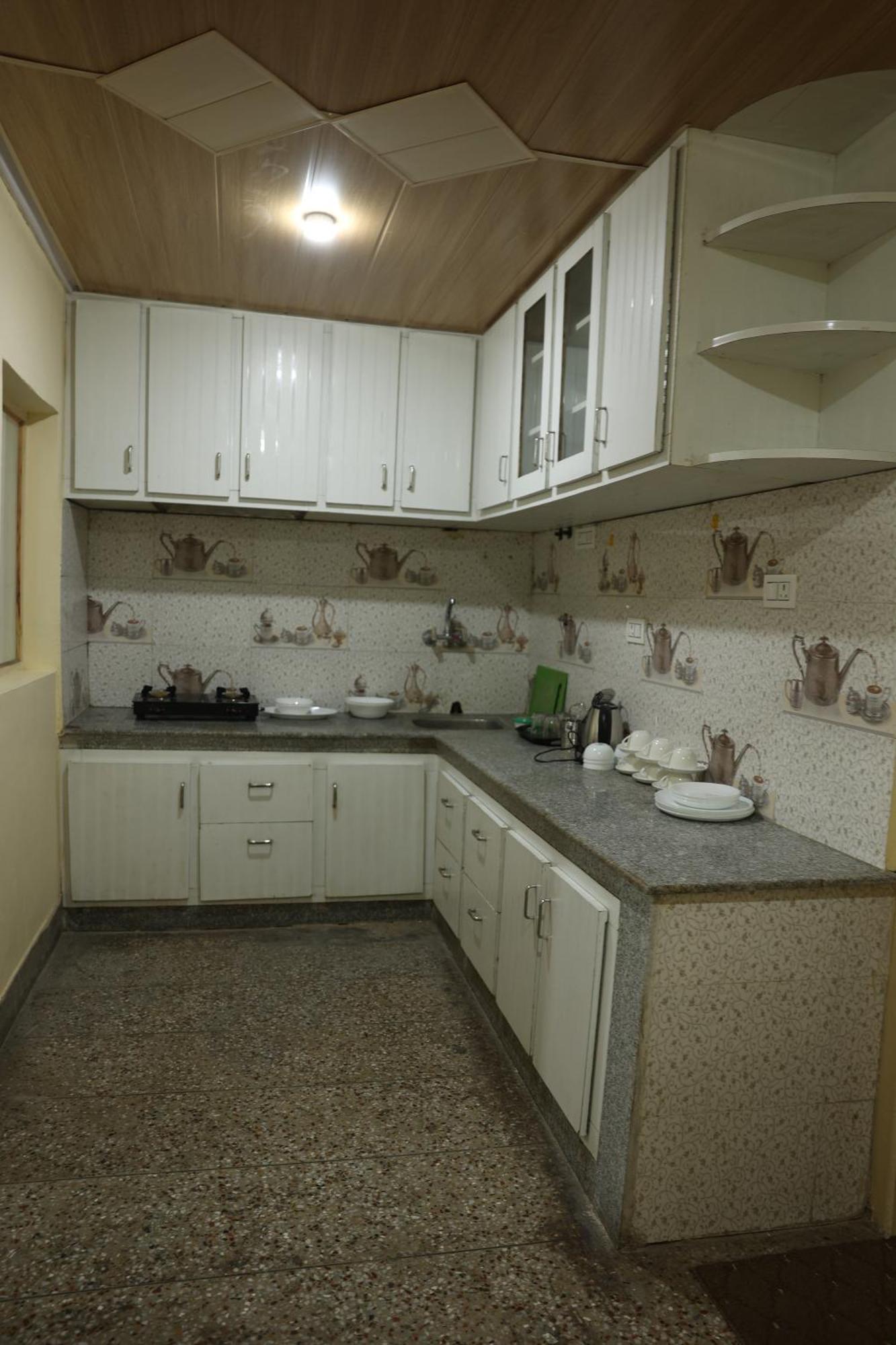 Khwaab Gah By The Khayabaan-Homestay Apartments Fully Furnished With Functional Kitchen, Wifi & Parking In City Centre Srīnagar Buitenkant foto