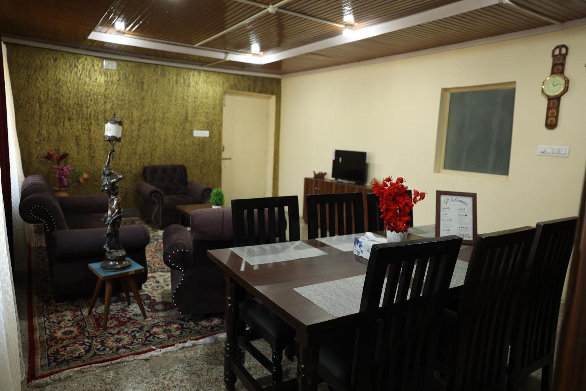 Khwaab Gah By The Khayabaan-Homestay Apartments Fully Furnished With Functional Kitchen, Wifi & Parking In City Centre Srīnagar Buitenkant foto