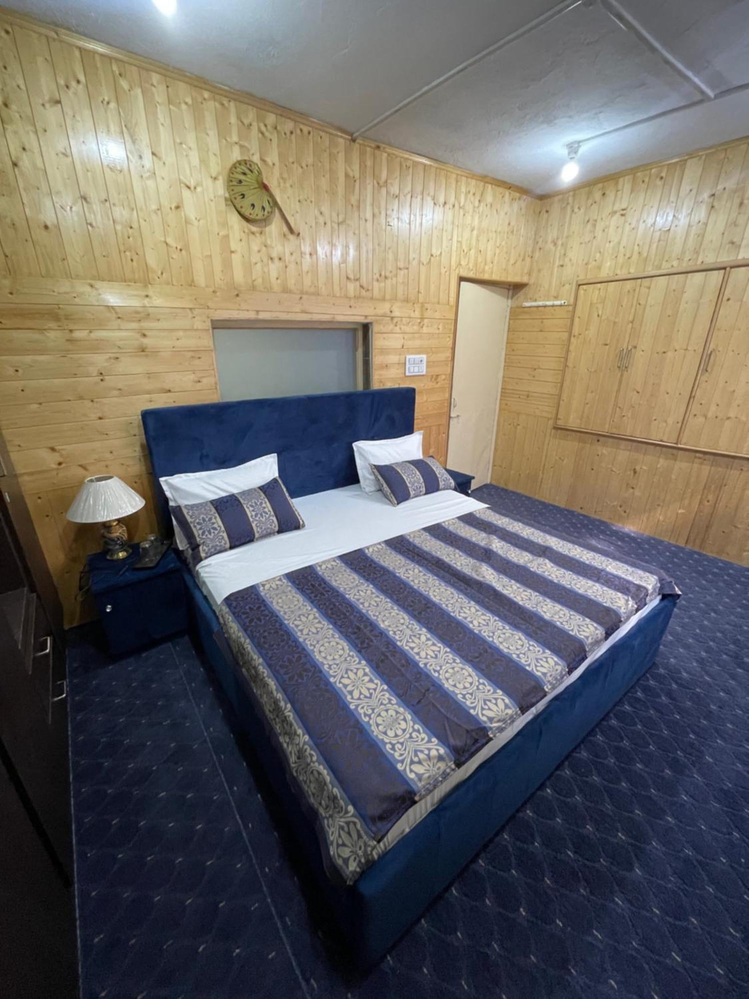 Khwaab Gah By The Khayabaan-Homestay Apartments Fully Furnished With Functional Kitchen, Wifi & Parking In City Centre Srīnagar Buitenkant foto