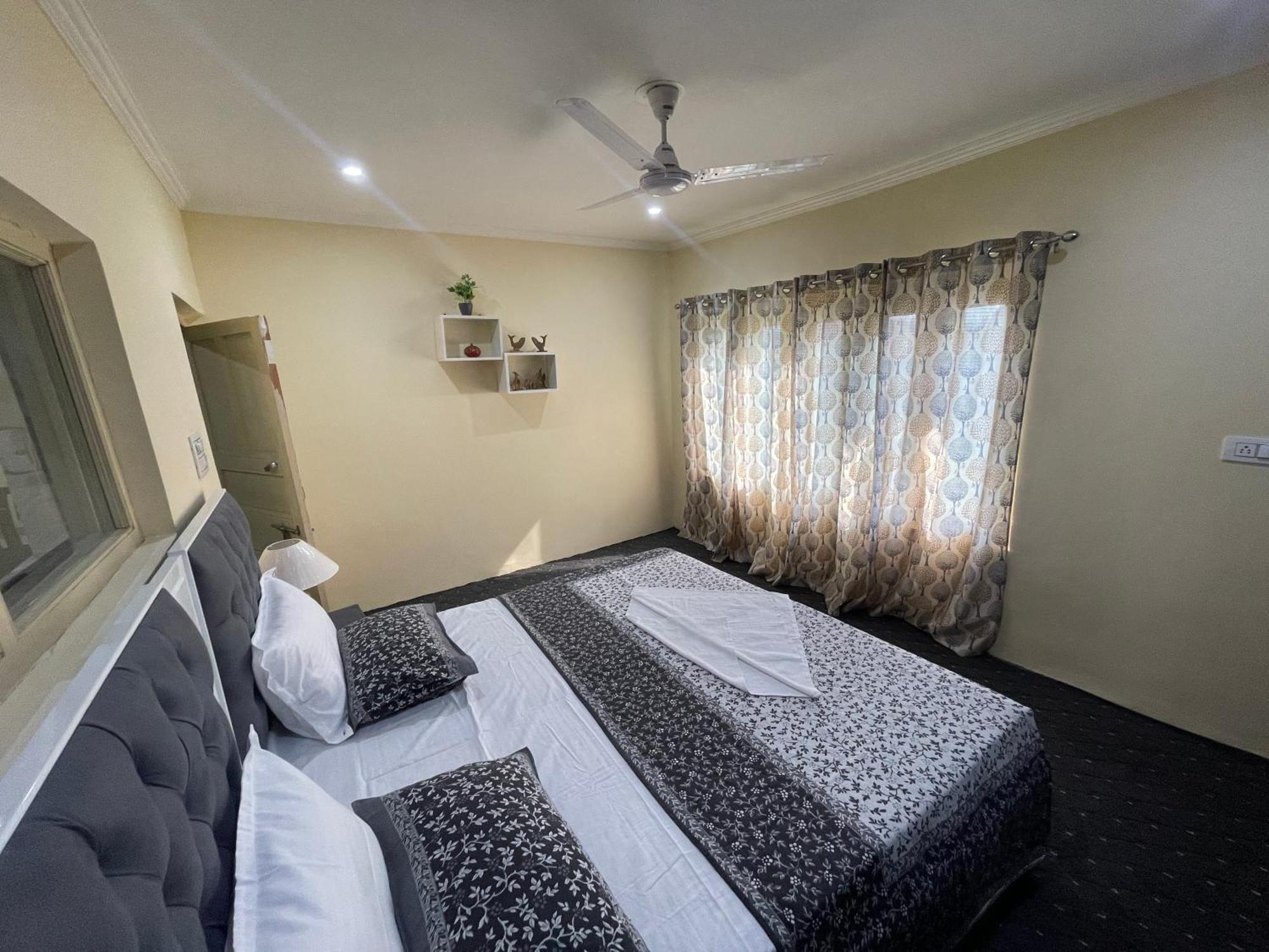 Khwaab Gah By The Khayabaan-Homestay Apartments Fully Furnished With Functional Kitchen, Wifi & Parking In City Centre Srīnagar Buitenkant foto
