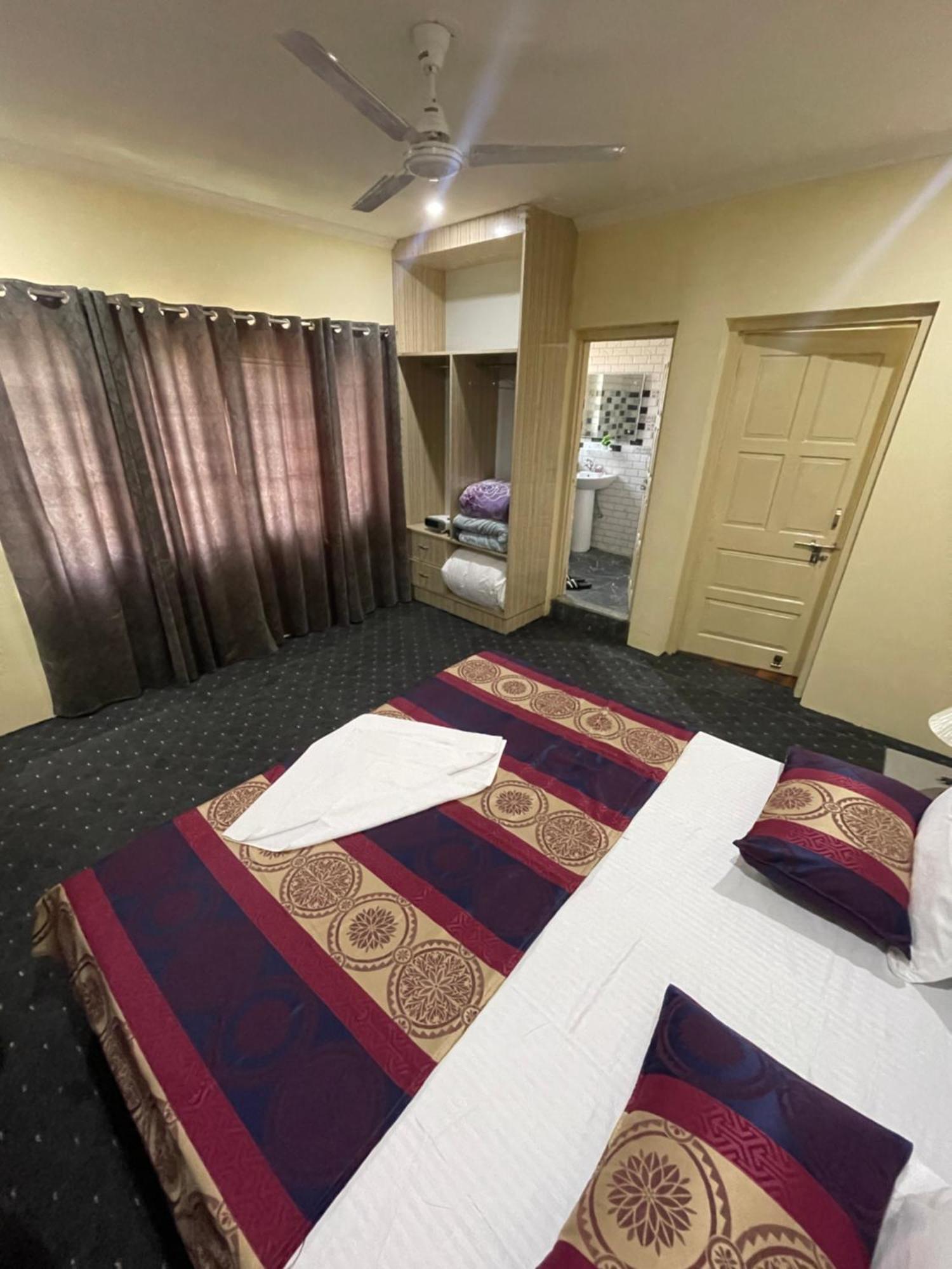 Khwaab Gah By The Khayabaan-Homestay Apartments Fully Furnished With Functional Kitchen, Wifi & Parking In City Centre Srīnagar Buitenkant foto