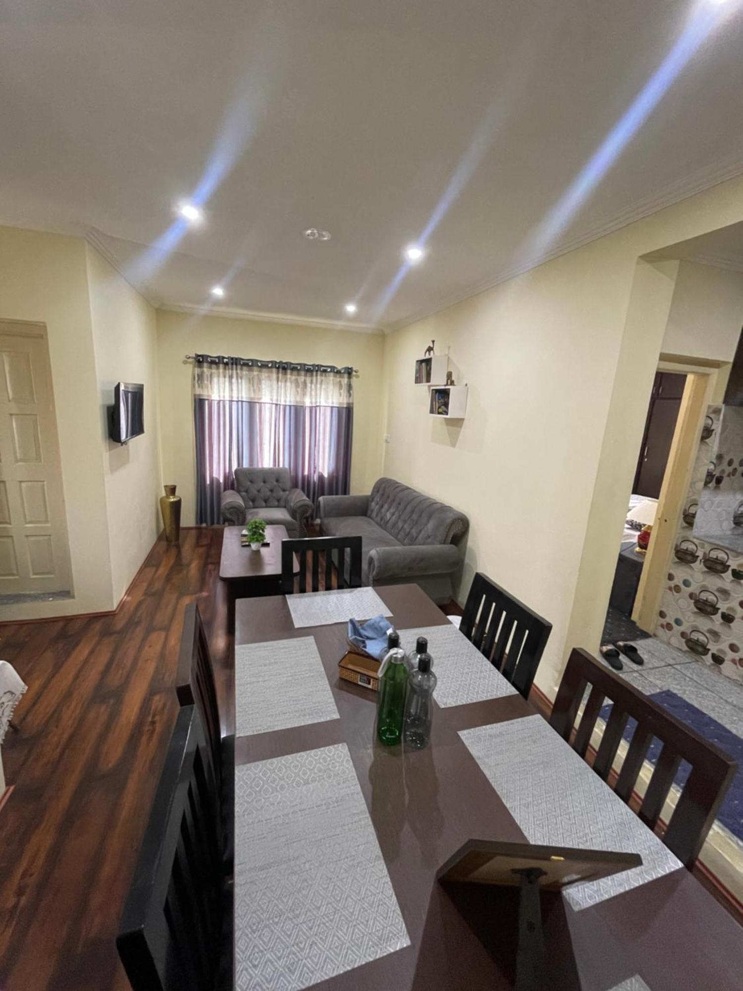 Khwaab Gah By The Khayabaan-Homestay Apartments Fully Furnished With Functional Kitchen, Wifi & Parking In City Centre Srīnagar Buitenkant foto