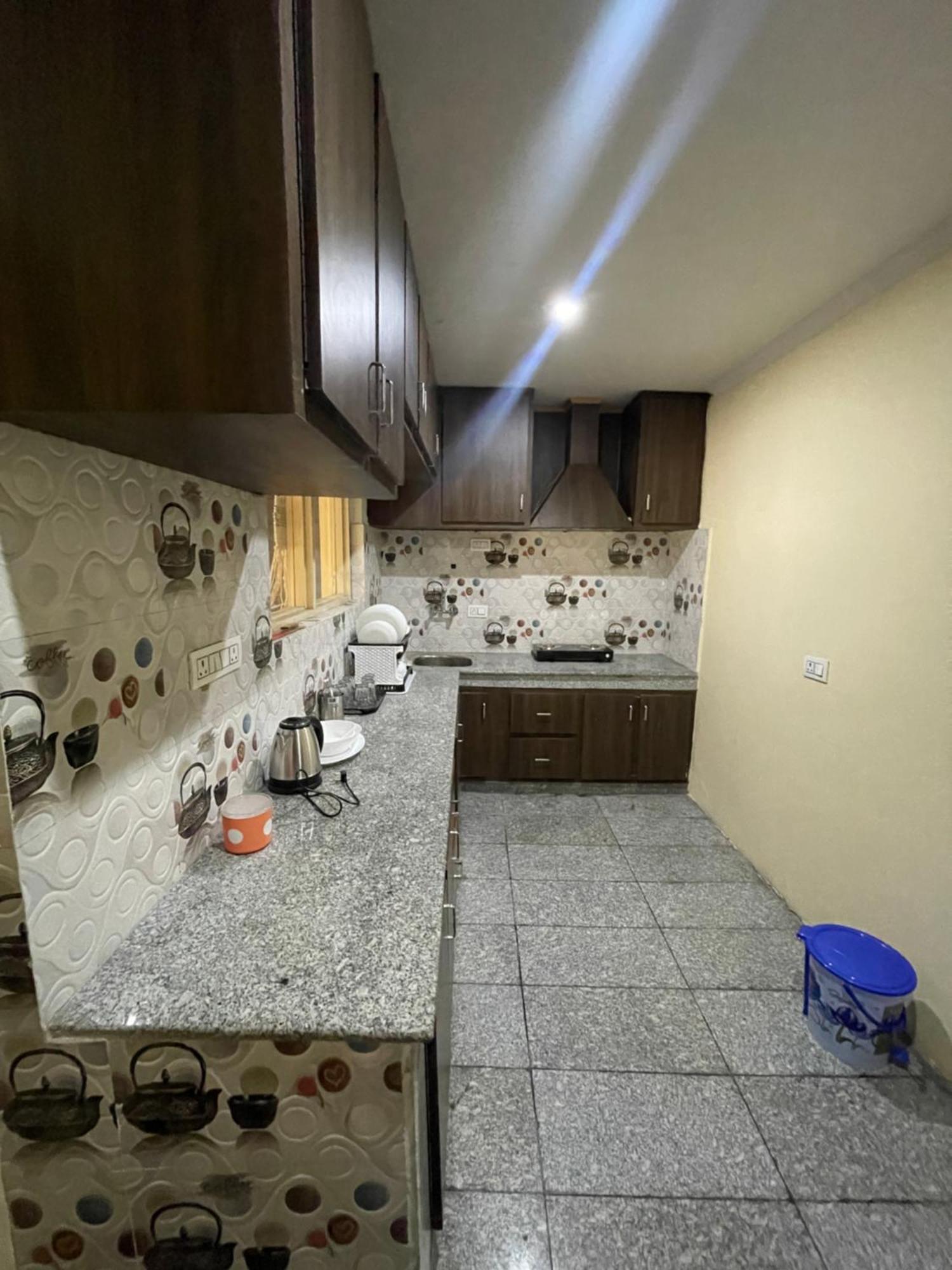 Khwaab Gah By The Khayabaan-Homestay Apartments Fully Furnished With Functional Kitchen, Wifi & Parking In City Centre Srīnagar Buitenkant foto