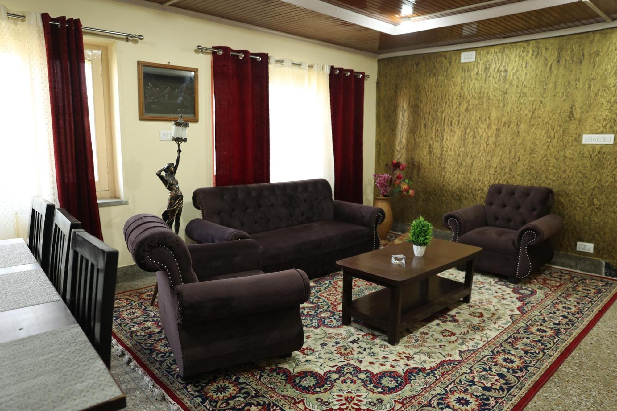 Khwaab Gah By The Khayabaan-Homestay Apartments Fully Furnished With Functional Kitchen, Wifi & Parking In City Centre Srīnagar Buitenkant foto