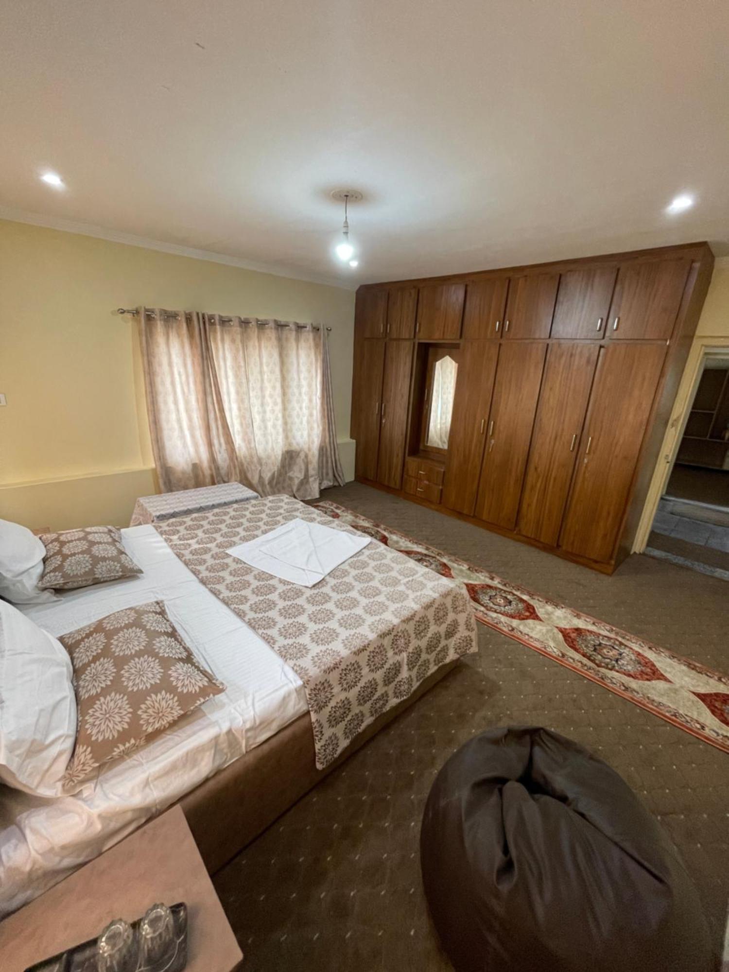 Khwaab Gah By The Khayabaan-Homestay Apartments Fully Furnished With Functional Kitchen, Wifi & Parking In City Centre Srīnagar Buitenkant foto