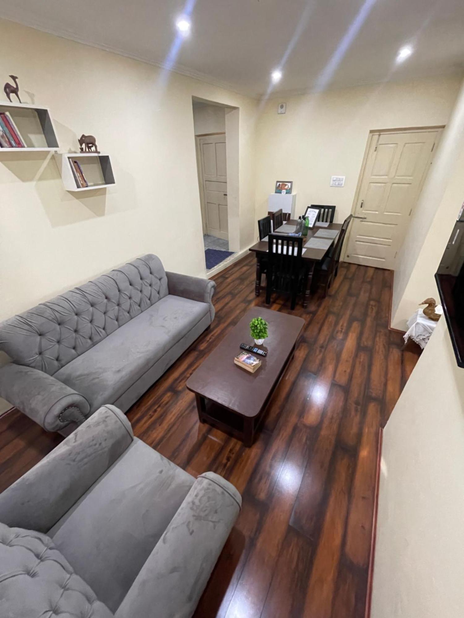Khwaab Gah By The Khayabaan-Homestay Apartments Fully Furnished With Functional Kitchen, Wifi & Parking In City Centre Srīnagar Kamer foto